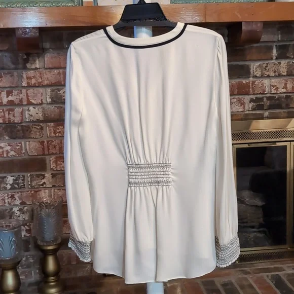 Elie Tahari Silk Vneck Ivory and Black Blouse Ladies Size Small